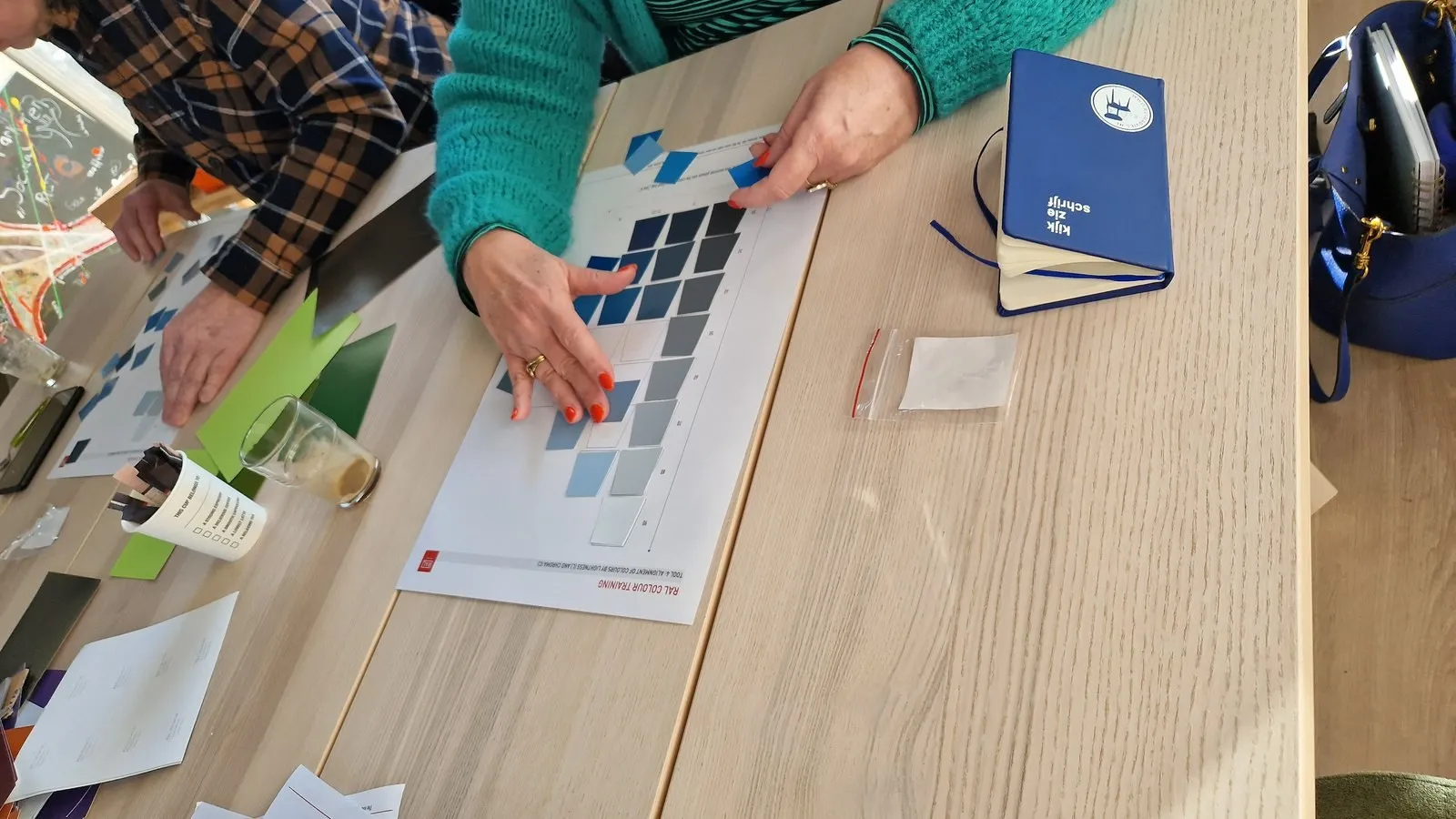 Kleur kiezen op lichtheid en verzadiging, niet op de kleurnaam