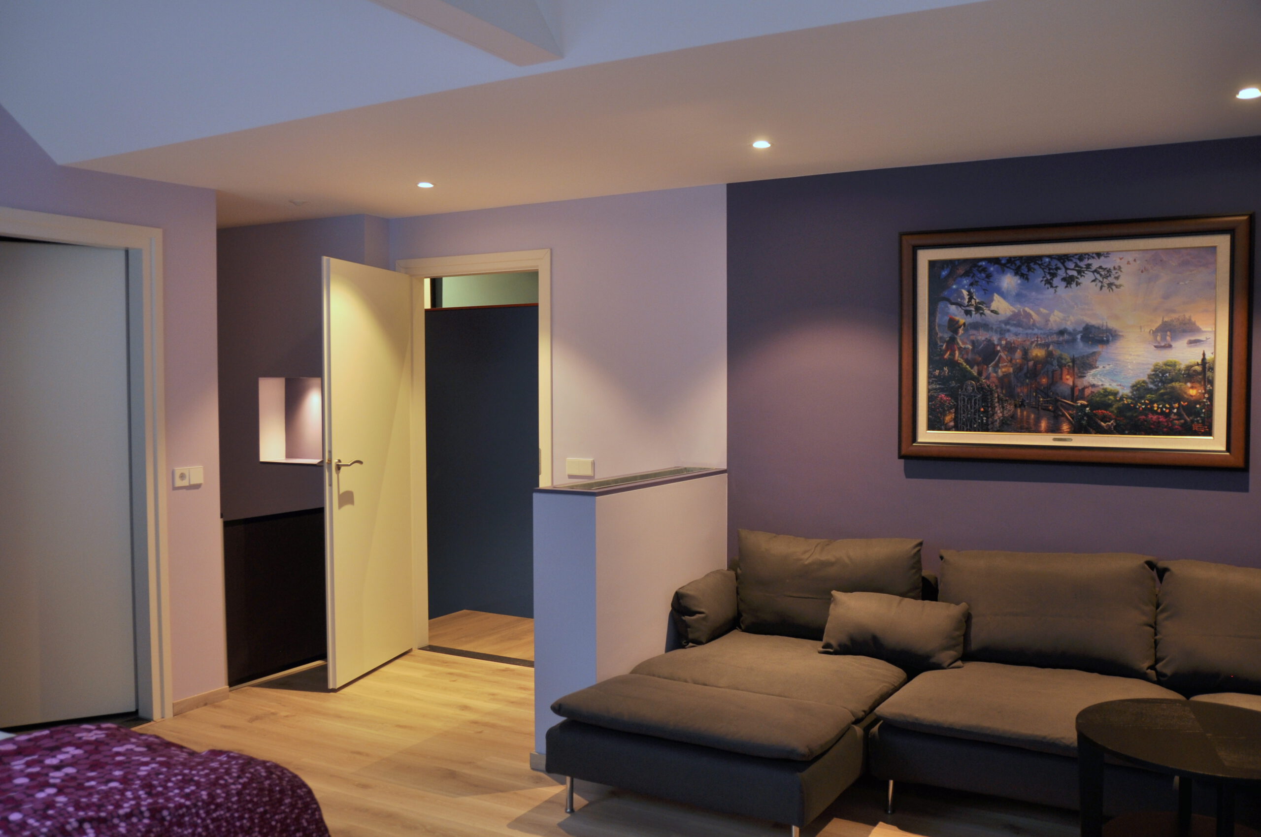 Professionals met kleurstalen in studio